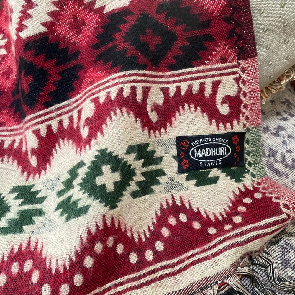 Geometric Patterned Throw Blanket RL INSPIRED PERFECT BY FIREPLACE/CHRISTMAS - Picture 2 of 8